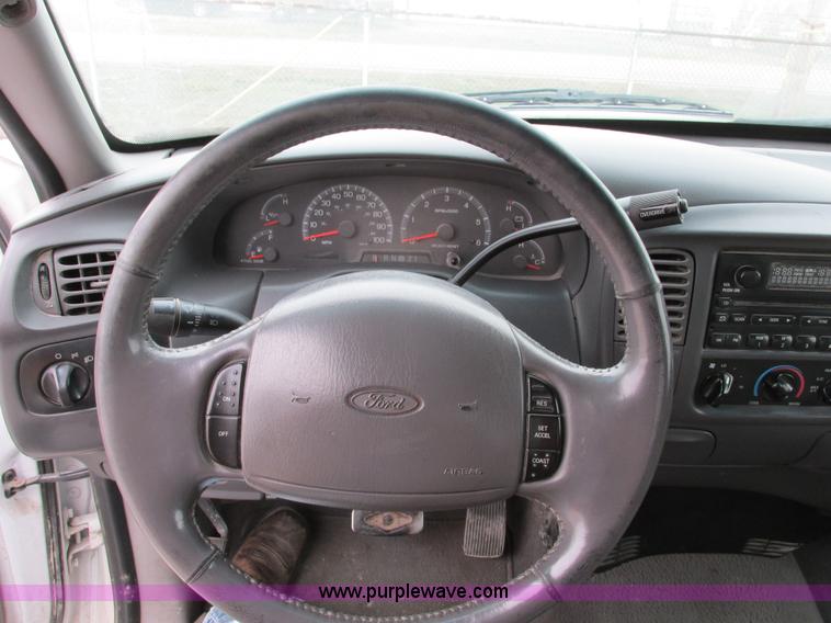 image for item F4054 2002 Ford F150 XLT SuperCab pickup truck