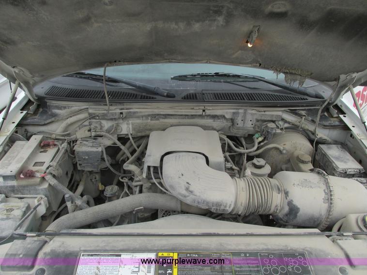 image for item F4054 2002 Ford F150 XLT SuperCab pickup truck