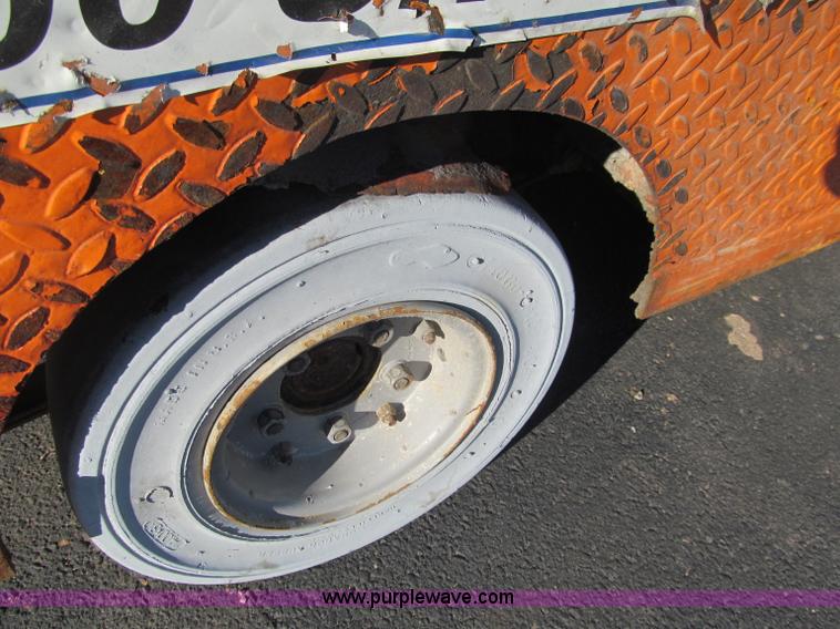 image for item F5797 2005 Motrec E-302 electric cart