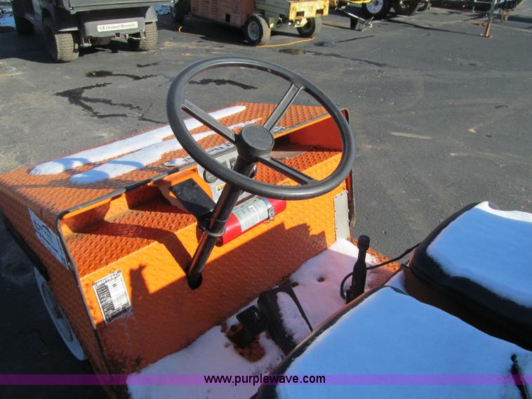 image for item F5797 2005 Motrec E-302 electric cart