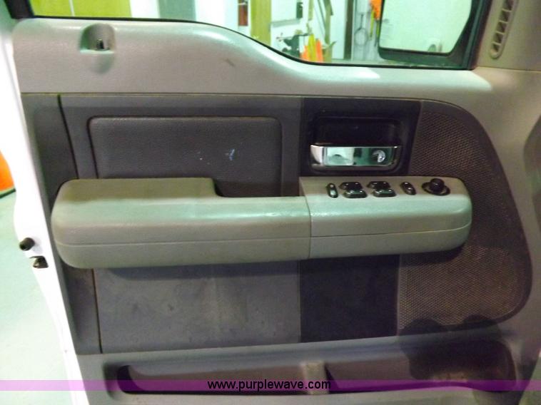 image for item F6344 2004 Ford F150 XLT Super Crew pickup truck