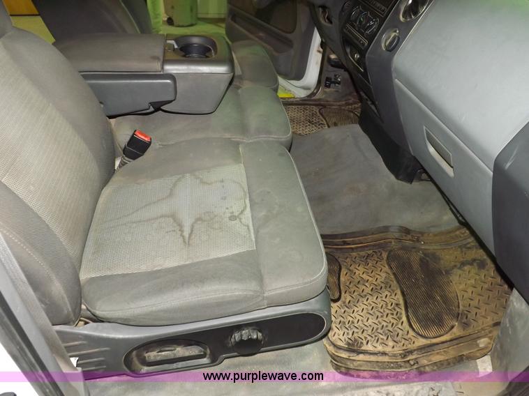 image for item F6344 2004 Ford F150 XLT Super Crew pickup truck