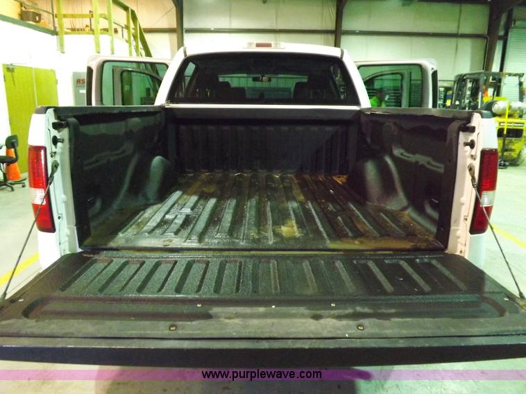 image for item F6344 2004 Ford F150 XLT Super Crew pickup truck