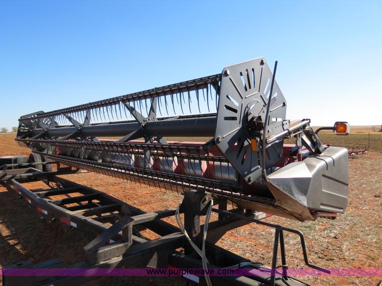 image for item B2500 Case IH 1010 25' rigid platform header