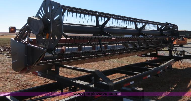 image for item B2500 Case IH 1010 25' rigid platform header