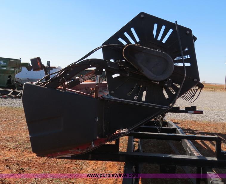 image for item B2500 Case IH 1010 25' rigid platform header