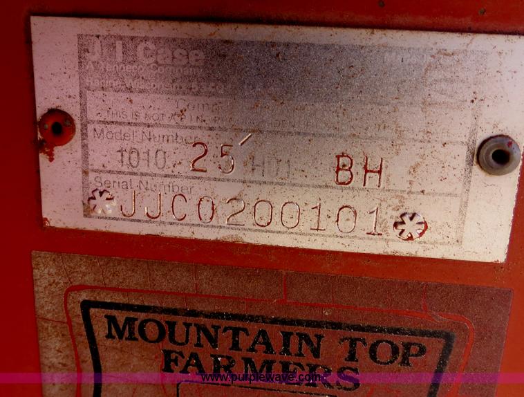 image for item B2500 Case IH 1010 25' rigid platform header