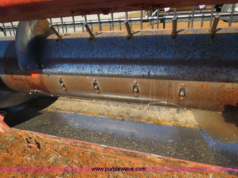 image for item B2500 Case IH 1010 25' rigid platform header