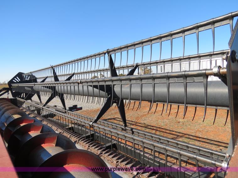 image for item B2500 Case IH 1010 25' rigid platform header