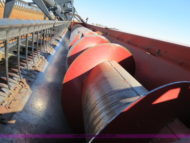 image for item B2500 Case IH 1010 25' rigid platform header