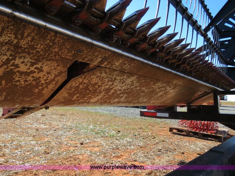 image for item B2500 Case IH 1010 25' rigid platform header