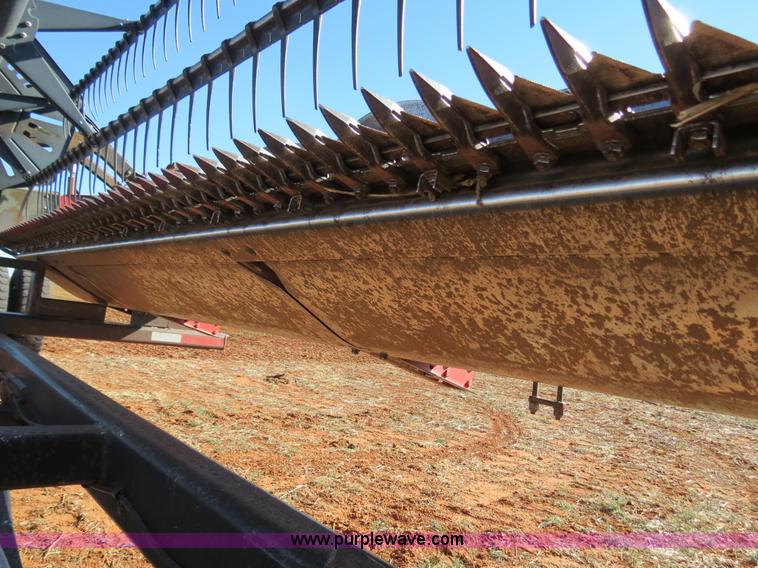 image for item B2500 Case IH 1010 25' rigid platform header