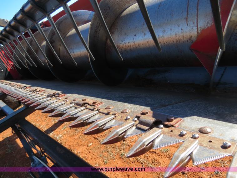 image for item B2500 Case IH 1010 25' rigid platform header