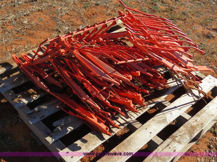 image for item B2500 Case IH 1010 25' rigid platform header