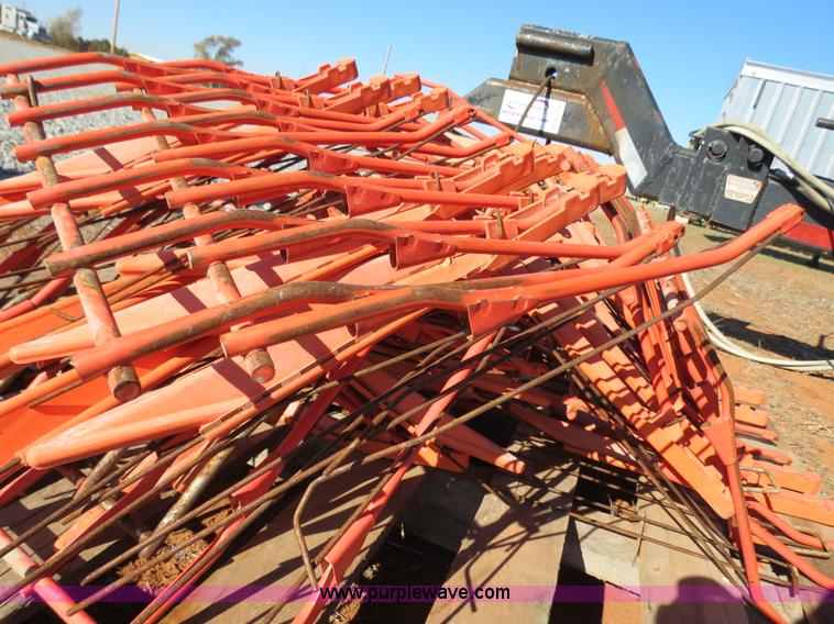 image for item B2500 Case IH 1010 25' rigid platform header