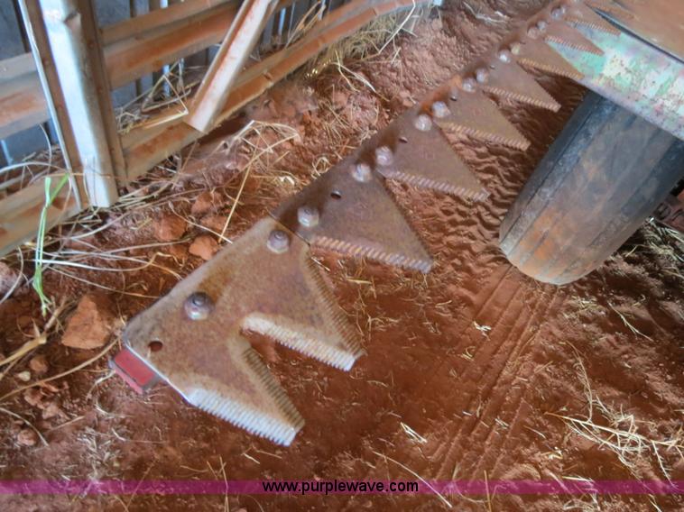 image for item B2500 Case IH 1010 25' rigid platform header