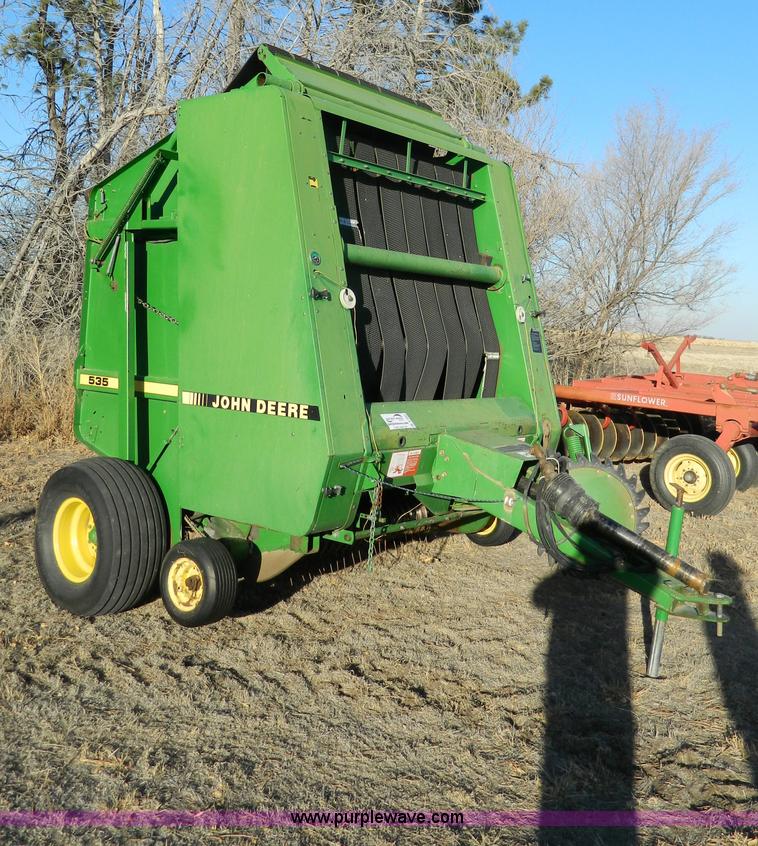 image for item B3982 John Deere 535 round baler