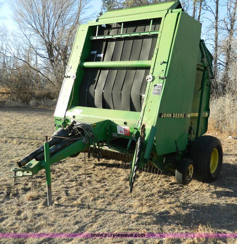 image for item B3982 John Deere 535 round baler