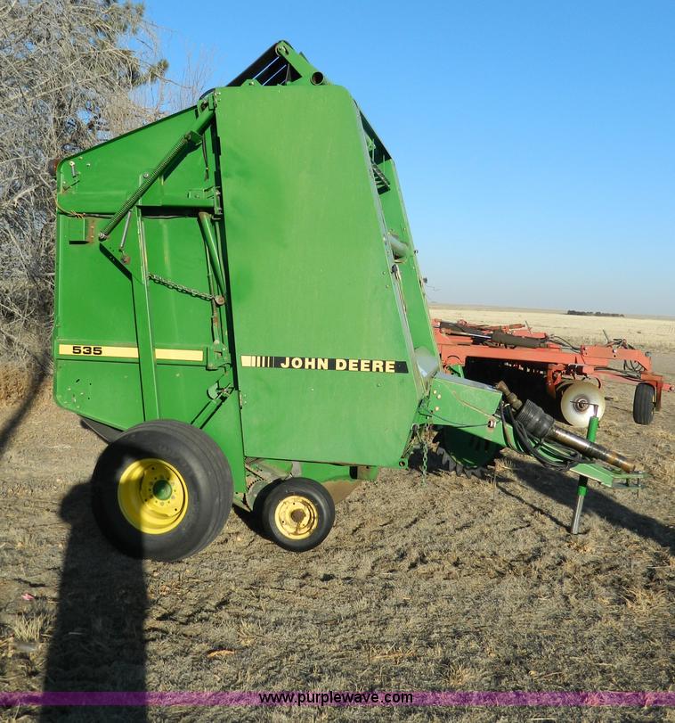 image for item B3982 John Deere 535 round baler