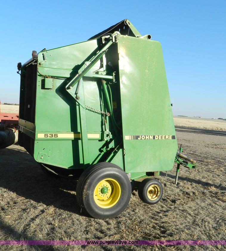 image for item B3982 John Deere 535 round baler