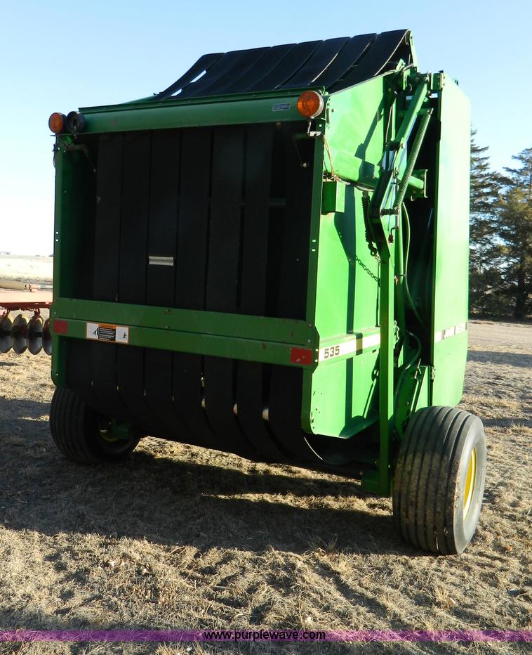 image for item B3982 John Deere 535 round baler