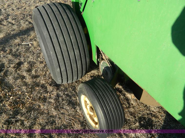 image for item B3982 John Deere 535 round baler