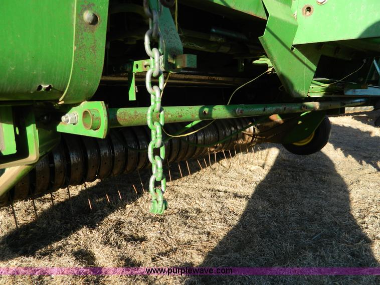 image for item B3982 John Deere 535 round baler
