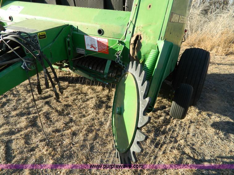 image for item B3982 John Deere 535 round baler