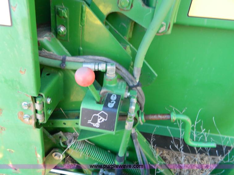 image for item B3982 John Deere 535 round baler