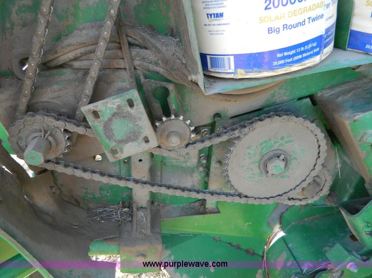 image for item B3982 John Deere 535 round baler