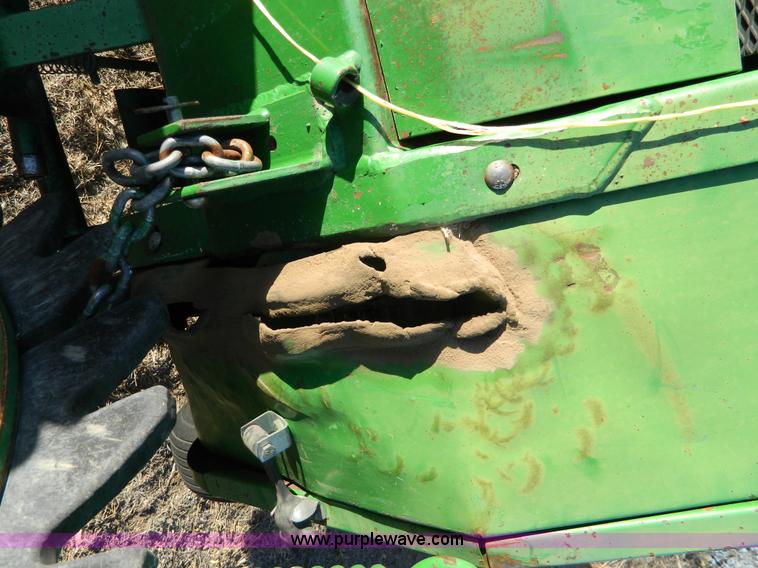 image for item B3982 John Deere 535 round baler