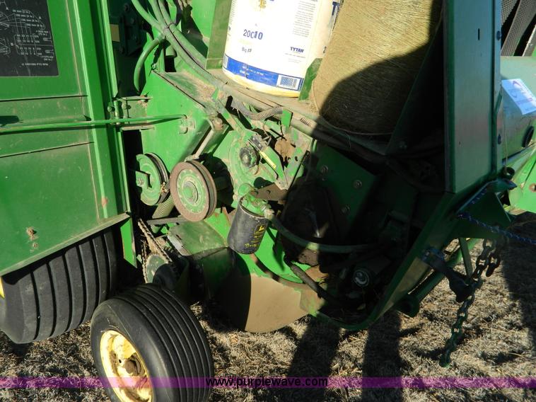 image for item B3982 John Deere 535 round baler