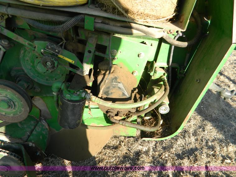 image for item B3982 John Deere 535 round baler
