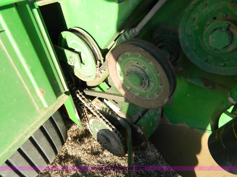 image for item B3982 John Deere 535 round baler