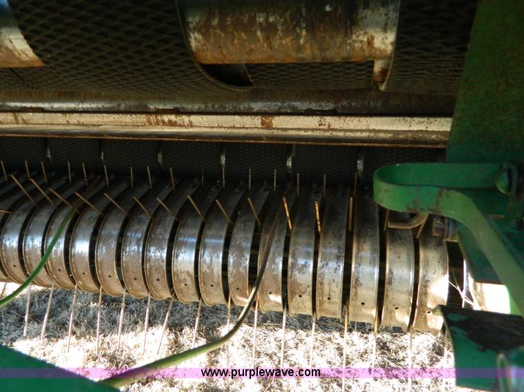 image for item B3982 John Deere 535 round baler