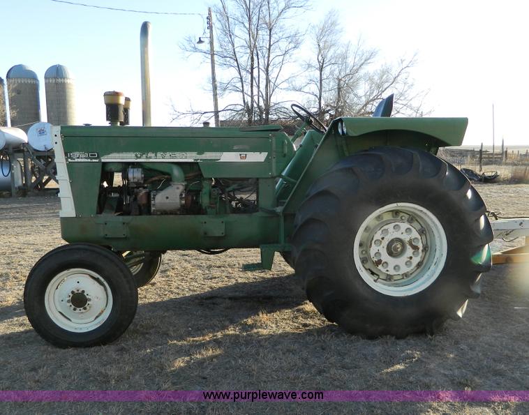 image for item B3983 1962 Oliver 1900 tractor