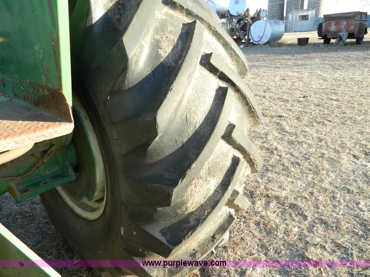 image for item B3983 1962 Oliver 1900 tractor