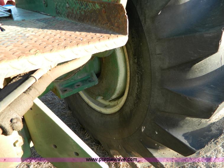 image for item B3983 1962 Oliver 1900 tractor