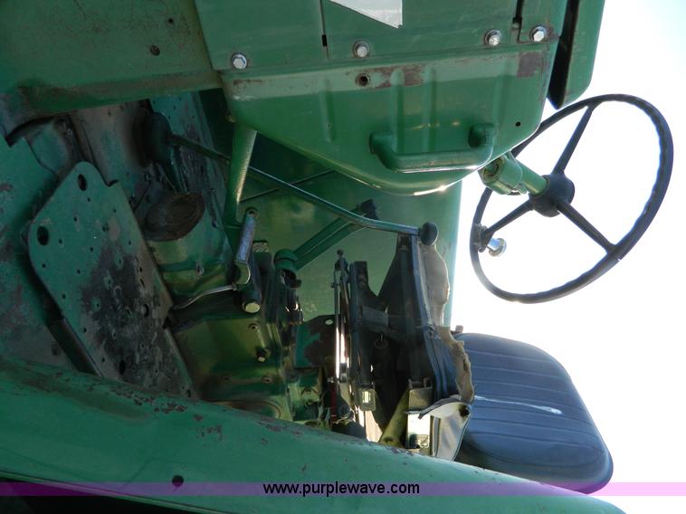 image for item B3983 1962 Oliver 1900 tractor