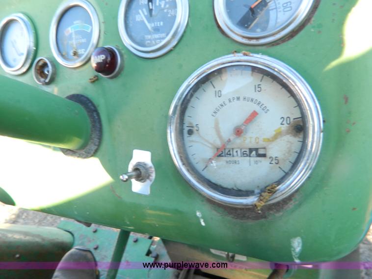 image for item B3983 1962 Oliver 1900 tractor