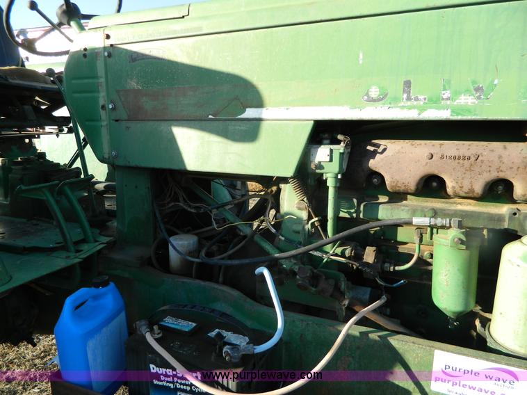 image for item B3983 1962 Oliver 1900 tractor