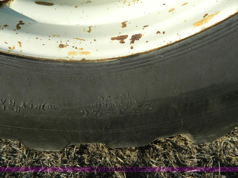 image for item B3983 1962 Oliver 1900 tractor