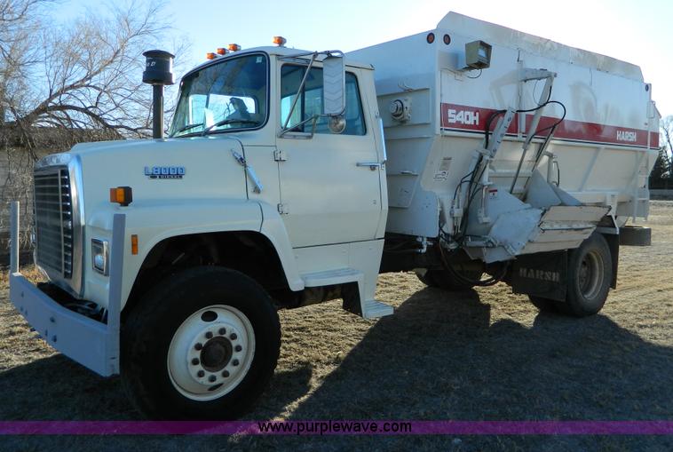 image for item B3998 1988 Ford L8000 feed truck