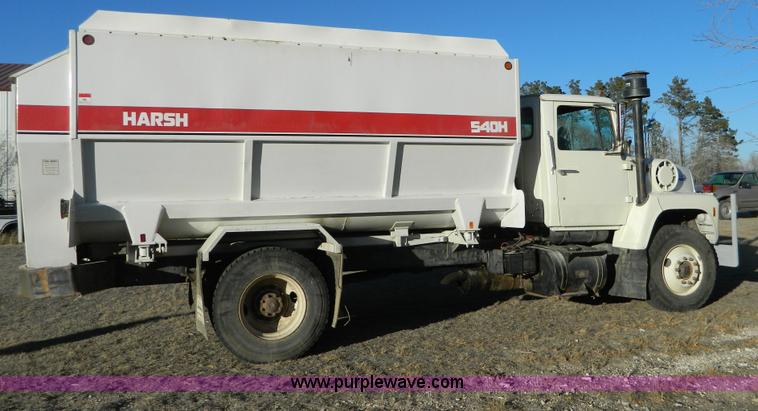 image for item B3998 1988 Ford L8000 feed truck