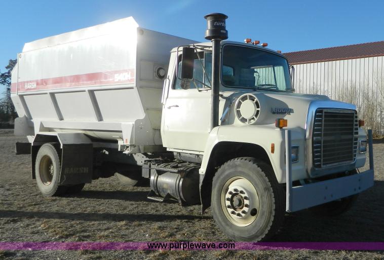 image for item B3998 1988 Ford L8000 feed truck