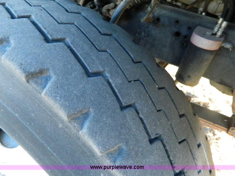 image for item B3998 1988 Ford L8000 feed truck