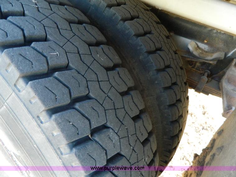 image for item B3998 1988 Ford L8000 feed truck