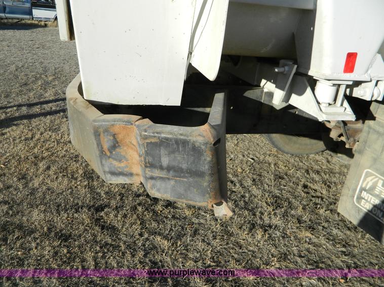 image for item B3998 1988 Ford L8000 feed truck