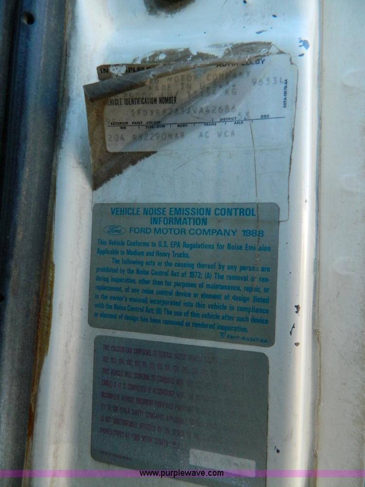 image for item B3998 1988 Ford L8000 feed truck