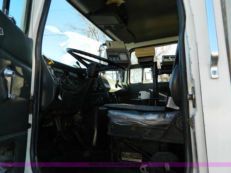 image for item B3998 1988 Ford L8000 feed truck